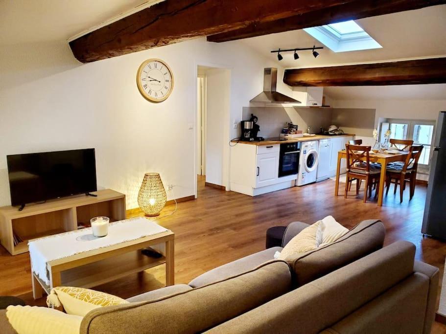 Appartement Chaleureux Au Pied De La Cite Avec Parking Carcassonne Luaran gambar