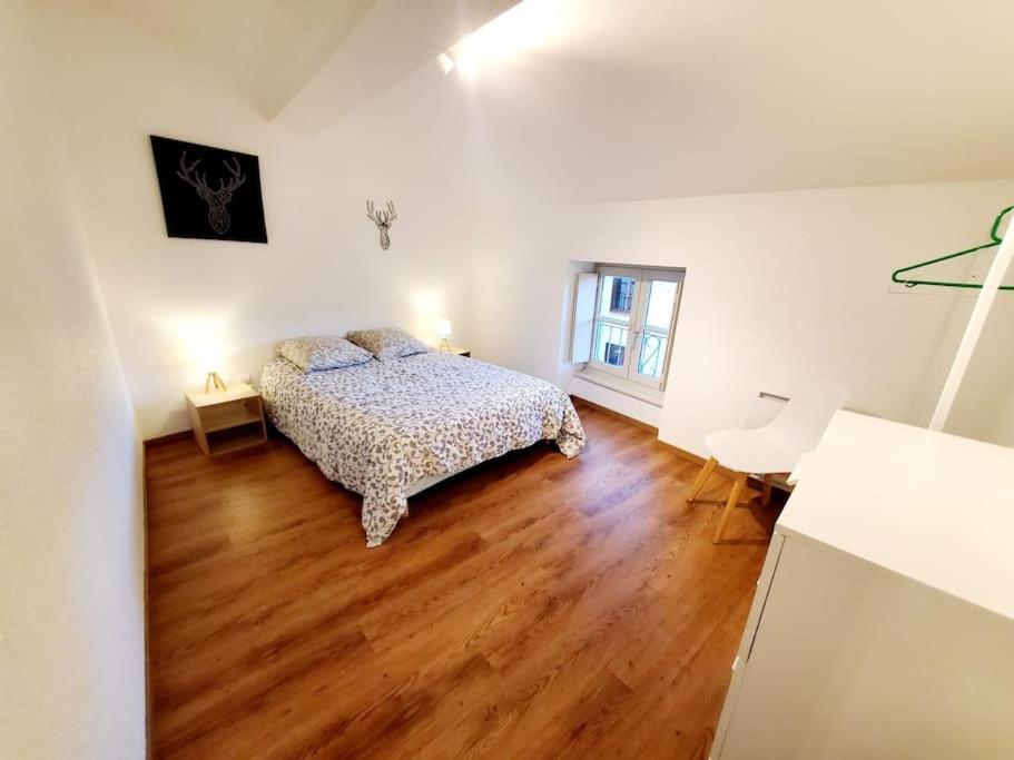 Appartement Chaleureux Au Pied De La Cite Avec Parking Carcassonne Luaran gambar