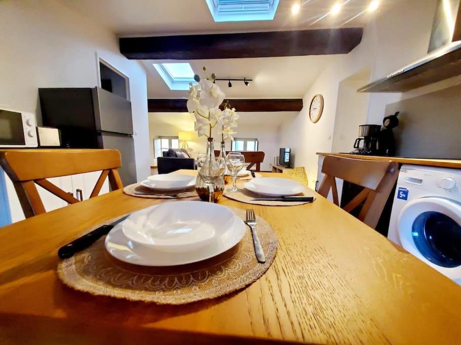 Appartement Chaleureux Au Pied De La Cite Avec Parking Carcassonne Luaran gambar