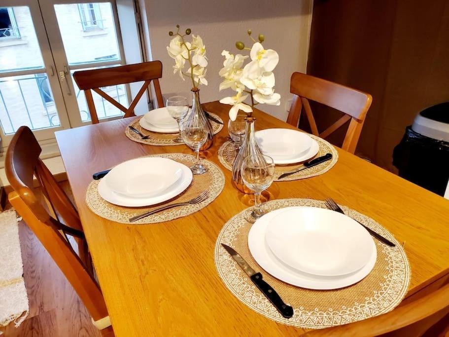 Appartement Chaleureux Au Pied De La Cite Avec Parking Carcassonne Luaran gambar