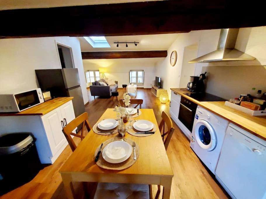 Appartement Chaleureux Au Pied De La Cite Avec Parking Carcassonne Luaran gambar
