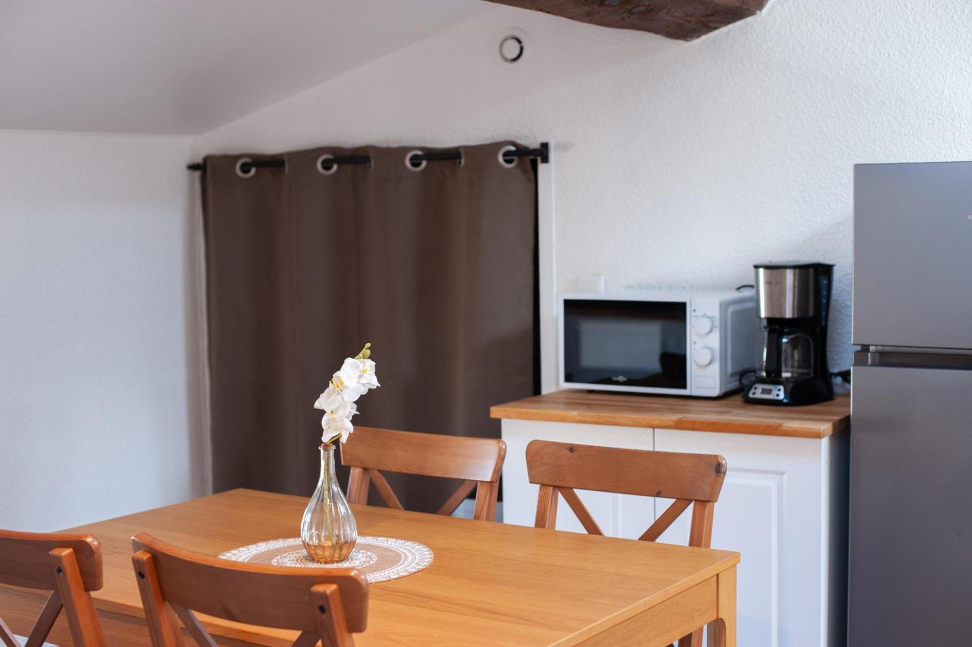 Appartement Chaleureux Au Pied De La Cite Avec Parking Carcassonne Luaran gambar