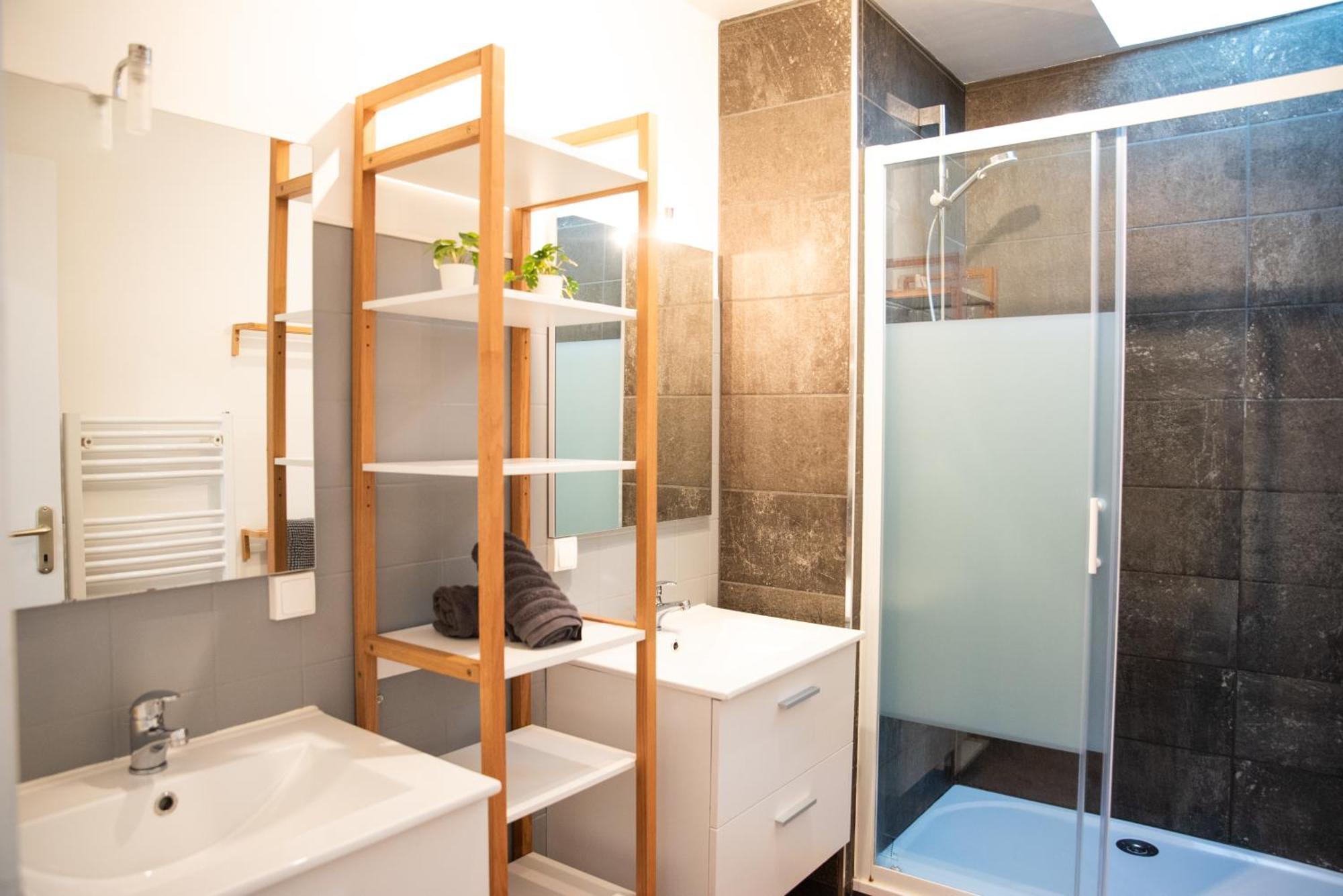 Appartement Chaleureux Au Pied De La Cite Avec Parking Carcassonne Luaran gambar